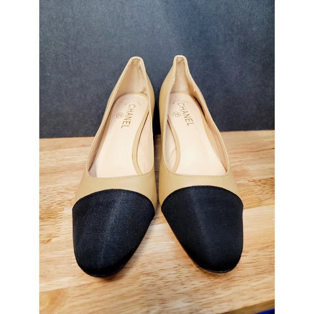 CHANEL Cap Toe Heels Beige Black Leather Block Heel Pumps Made‎ in Italy Size 39
